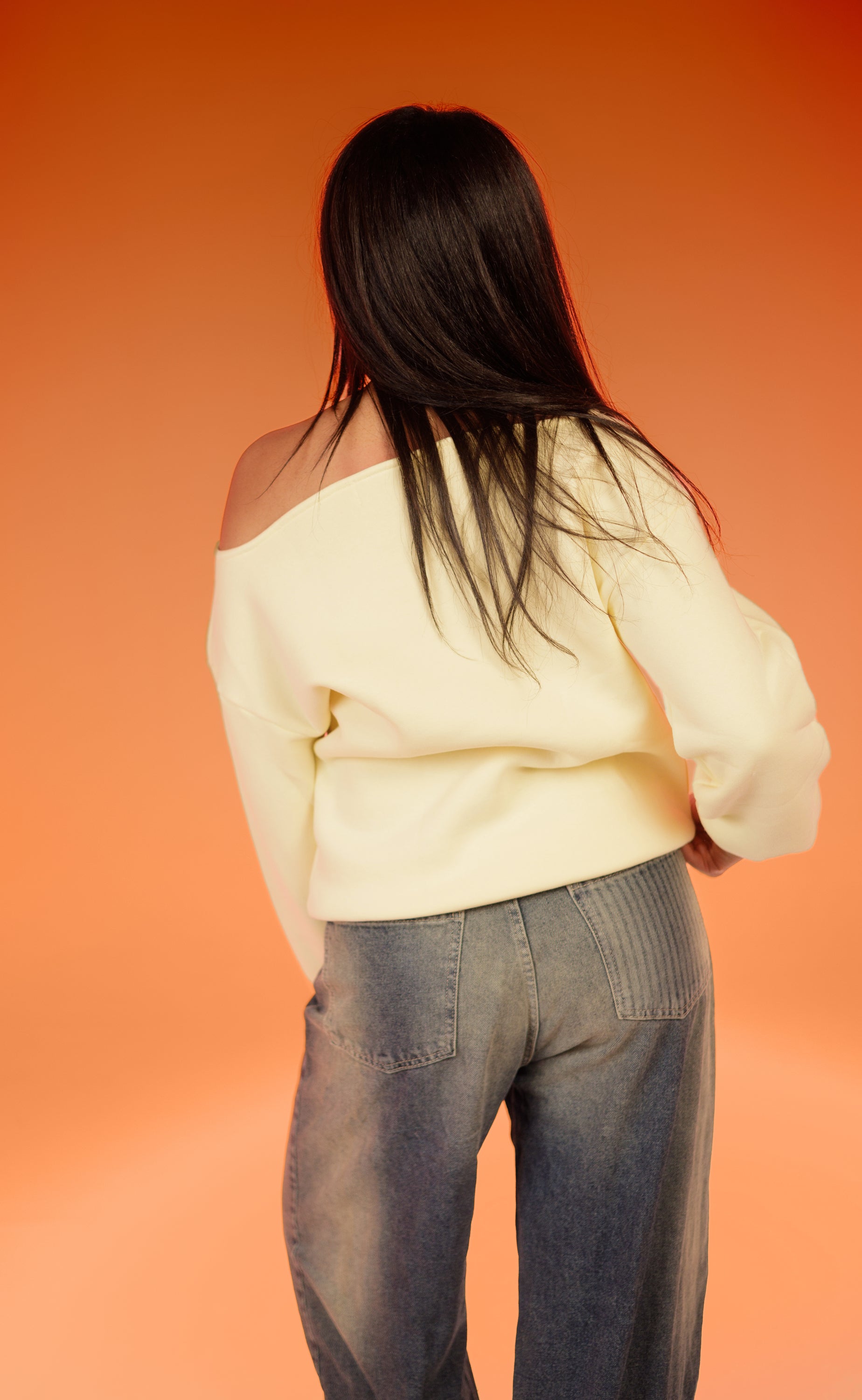 RICHNESS- Off shoulder Sweater -off white