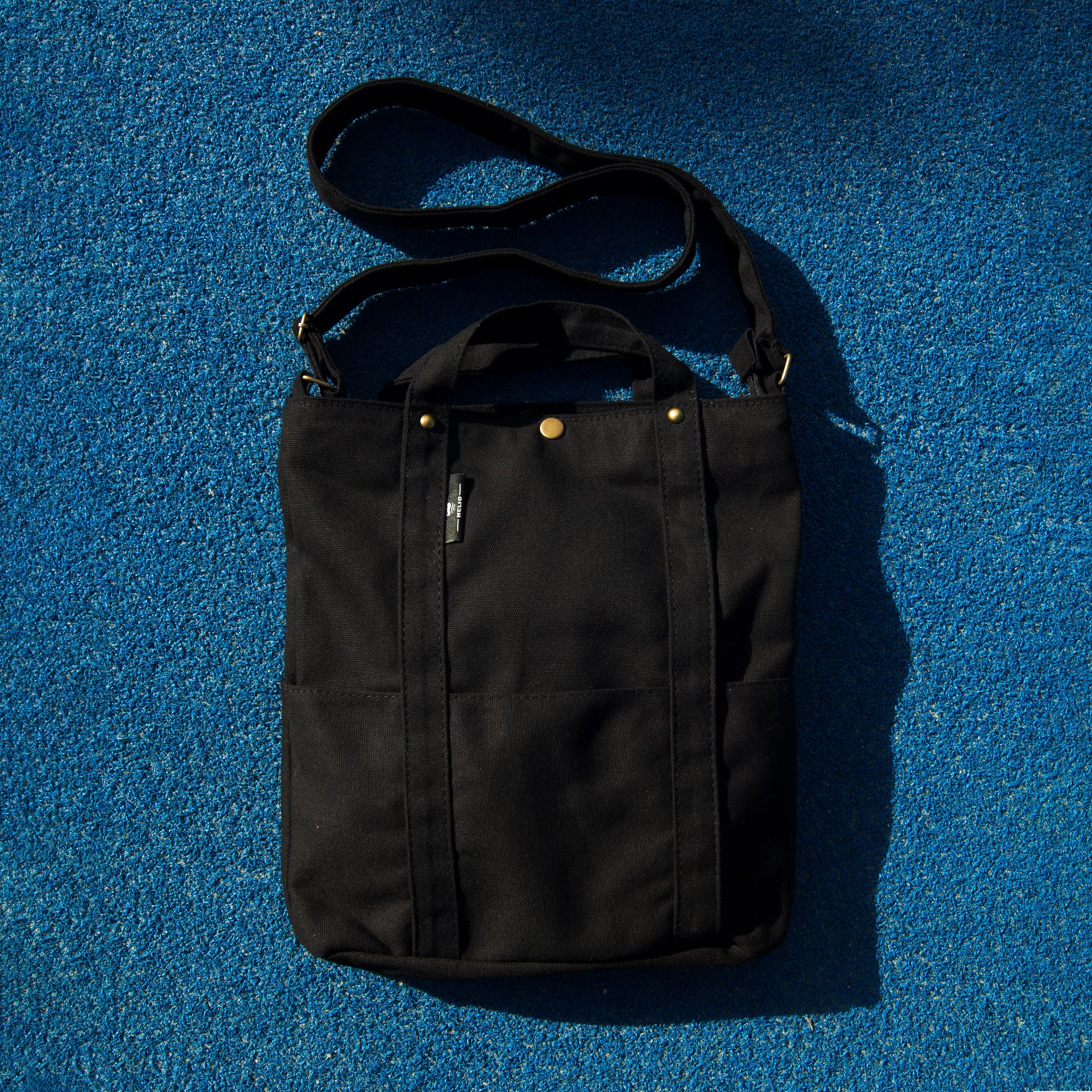HELIO- CROSS BAG BLACK
