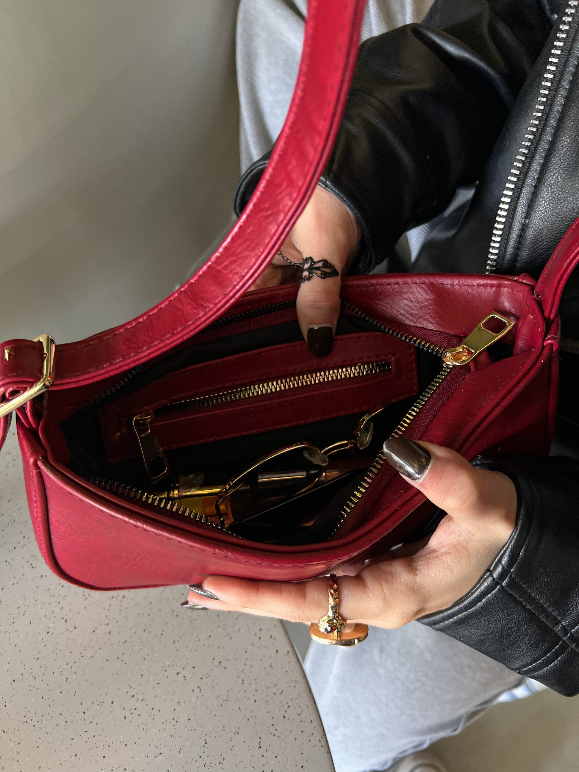 HELIO- TOKEN BAG CHERRY RED