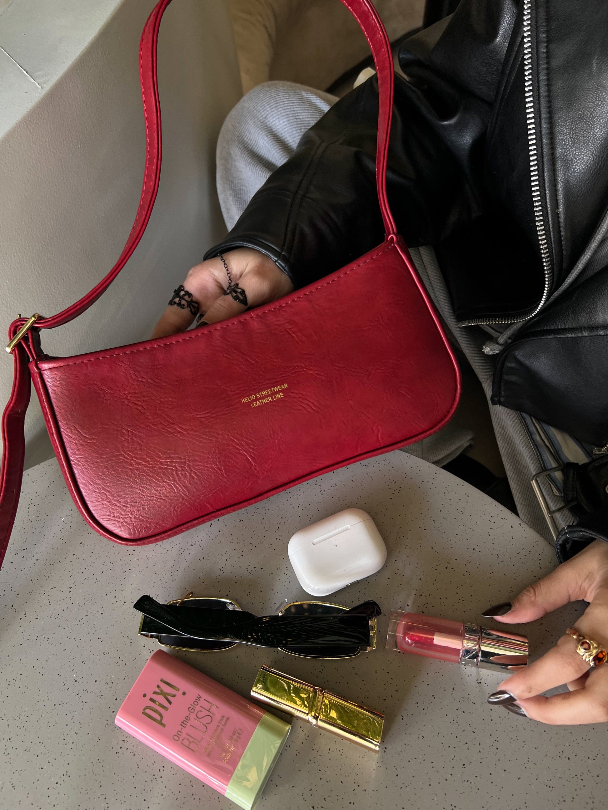 HELIO- TOKEN BAG CHERRY RED