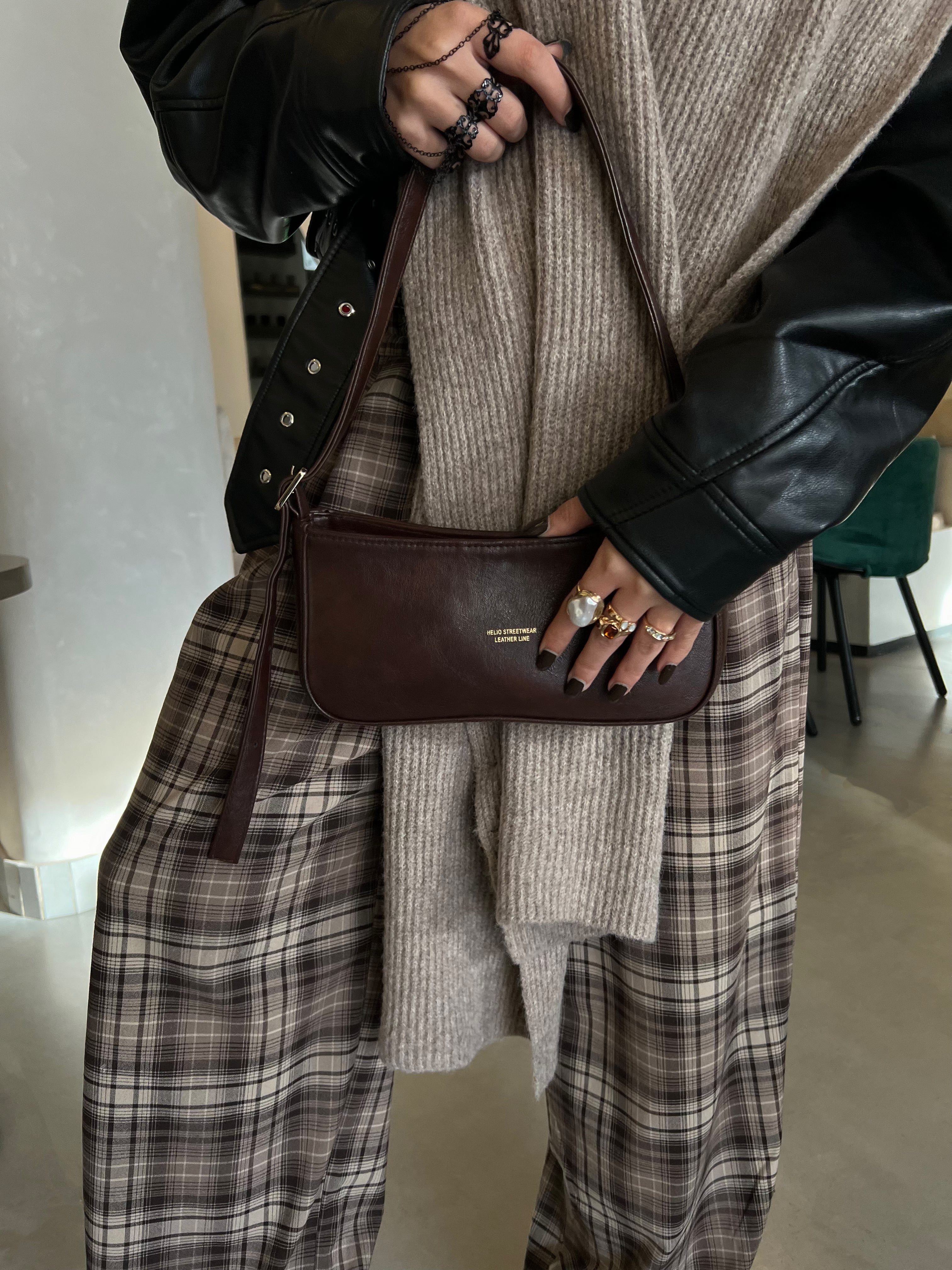 HELIO- TOKEN BAG DARK CHOCOLATE