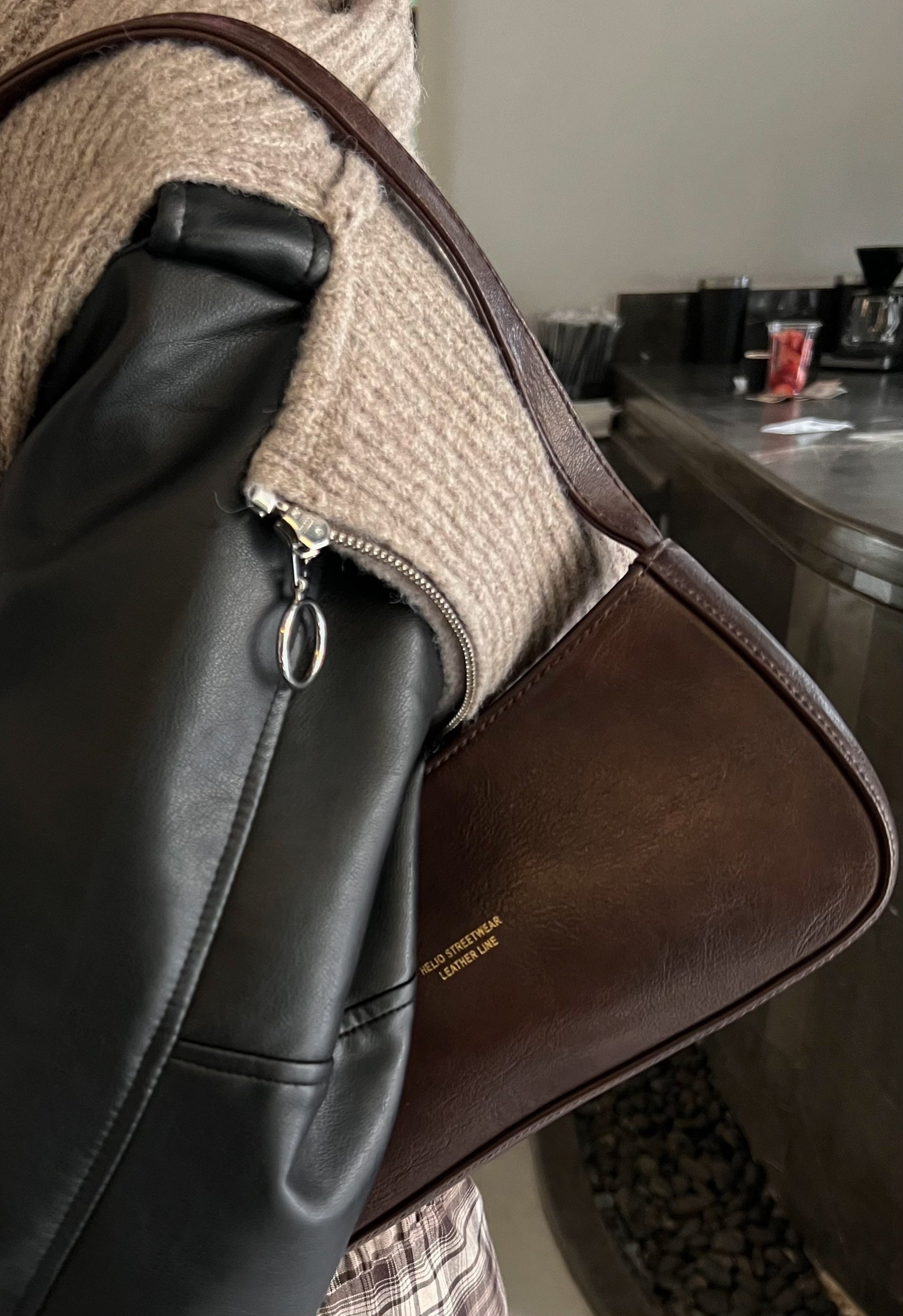 HELIO- TOKEN BAG DARK CHOCOLATE