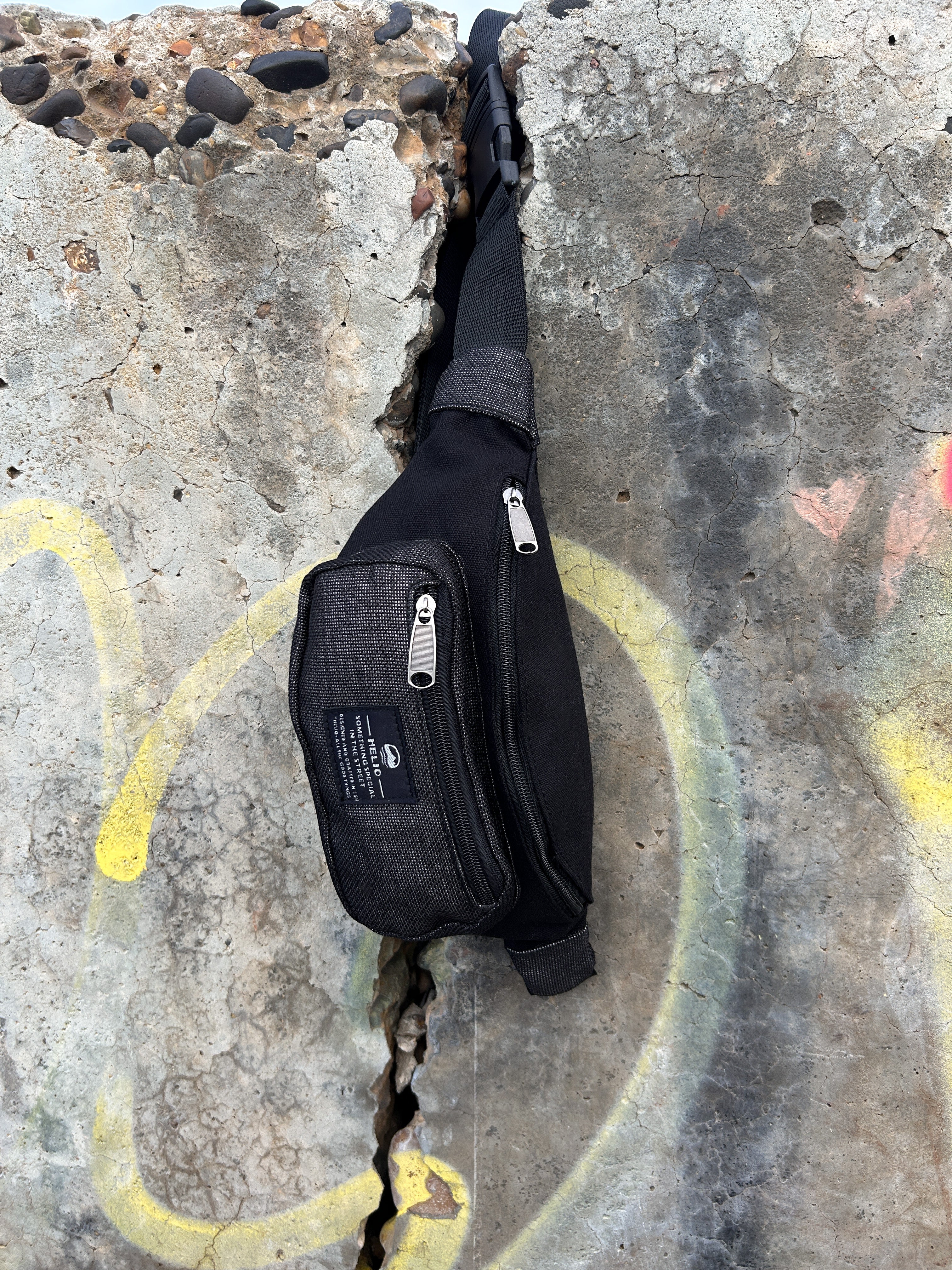 HELIO- HIPPIE FANNY PACK BLACK