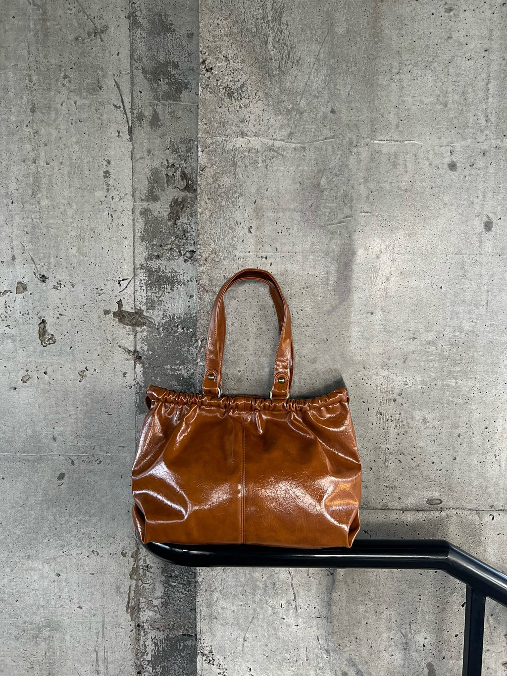 Helio - SCRUNCH BAG - CARAMEL