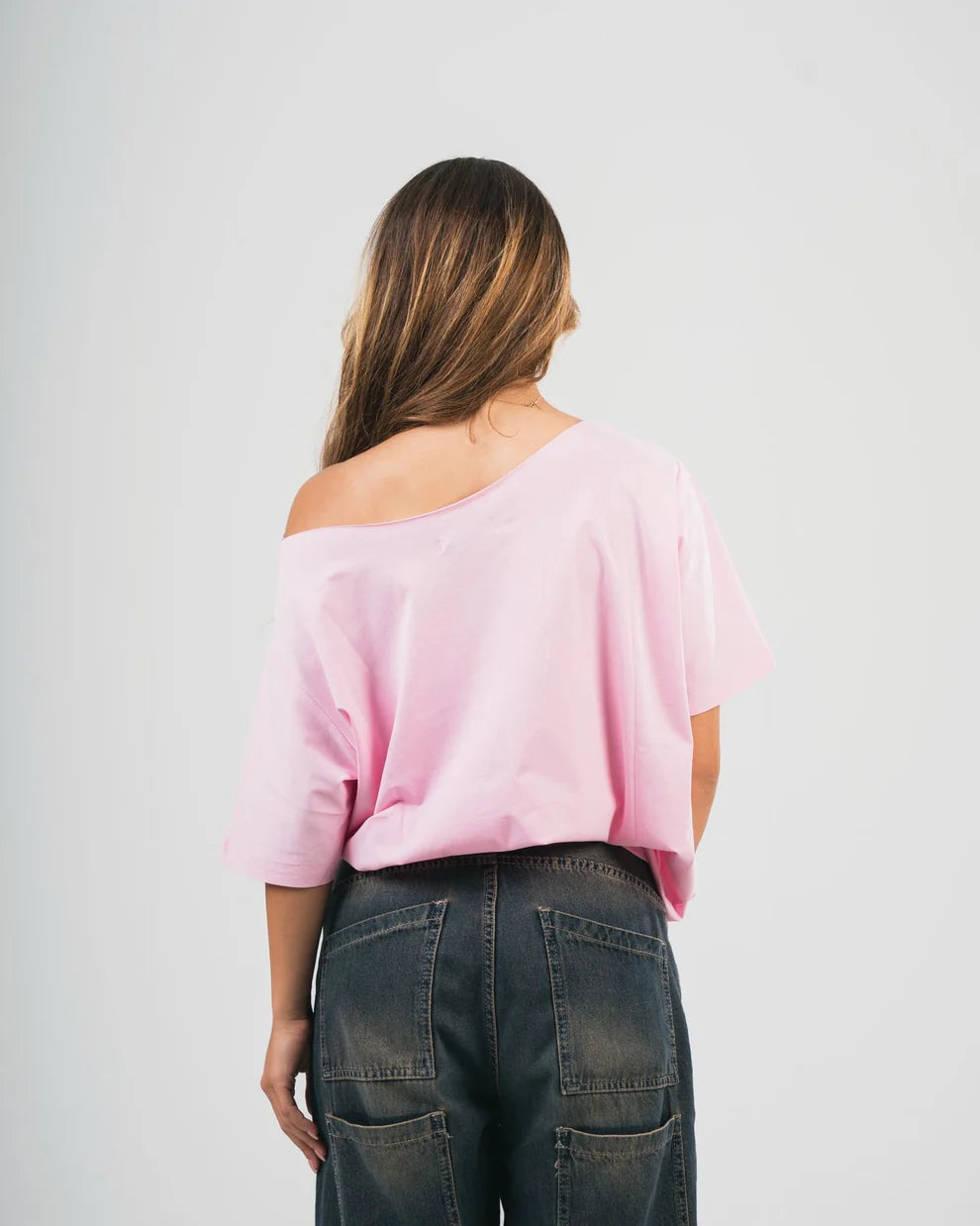 Yonyo- Off-shoulder T-shirt- Pink