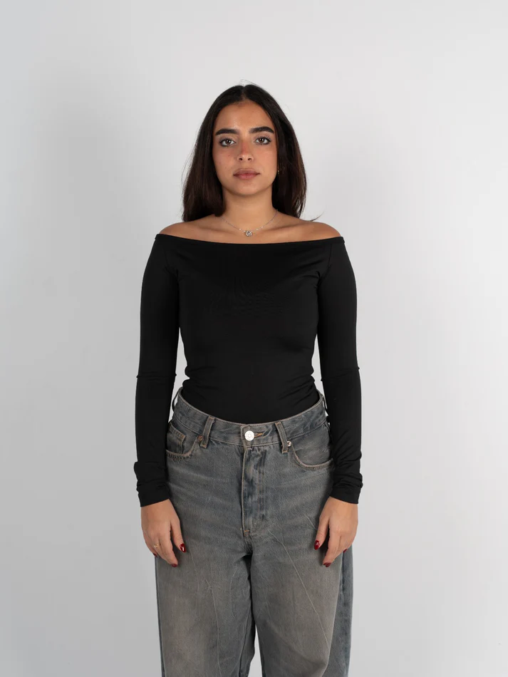 Milvus- Off-Shoulder Top